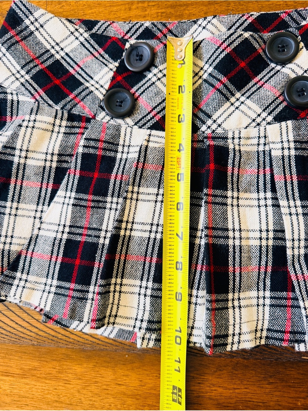 Bold black, white, and red plaid patterned Forever 21 low-rise mini skirt- Kawai - Picture 5 of 6